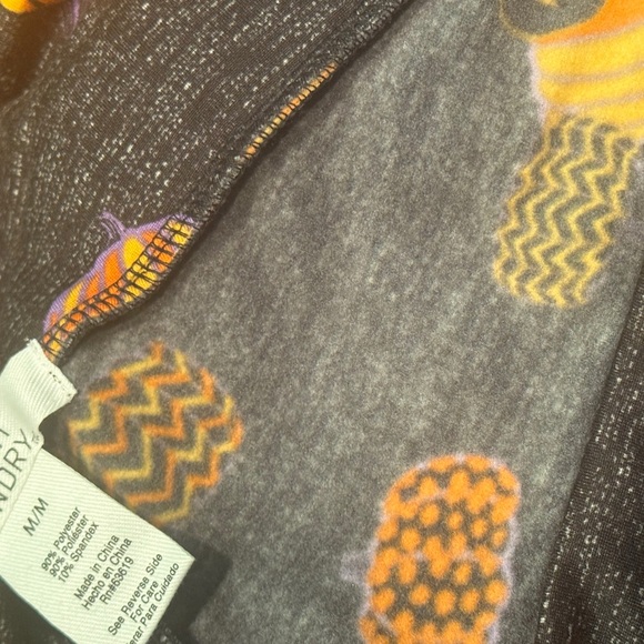 Halloween Print Fleece-Lined Leggings NWOT - Picture 8 of 8